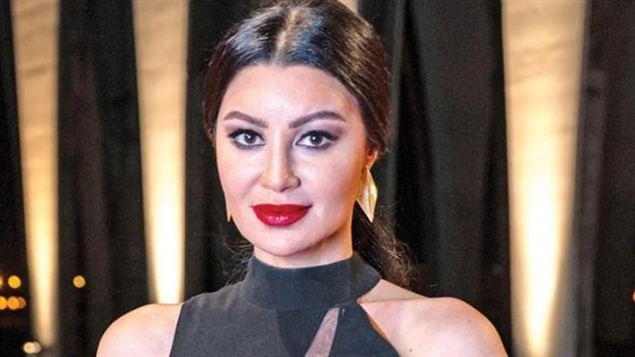 إطلالة جريئة.. الفستان الفضي يضع أروى جودة في صدارة اهتمام مهرجان أسوان